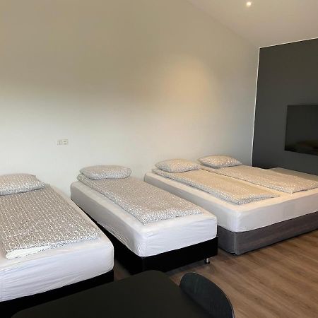 4 Person Room With Private Entrance And Bathroom 케플라비크 외부 사진