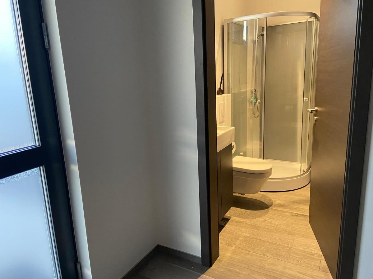 4 Person Room With Private Entrance And Bathroom 케플라비크 외부 사진