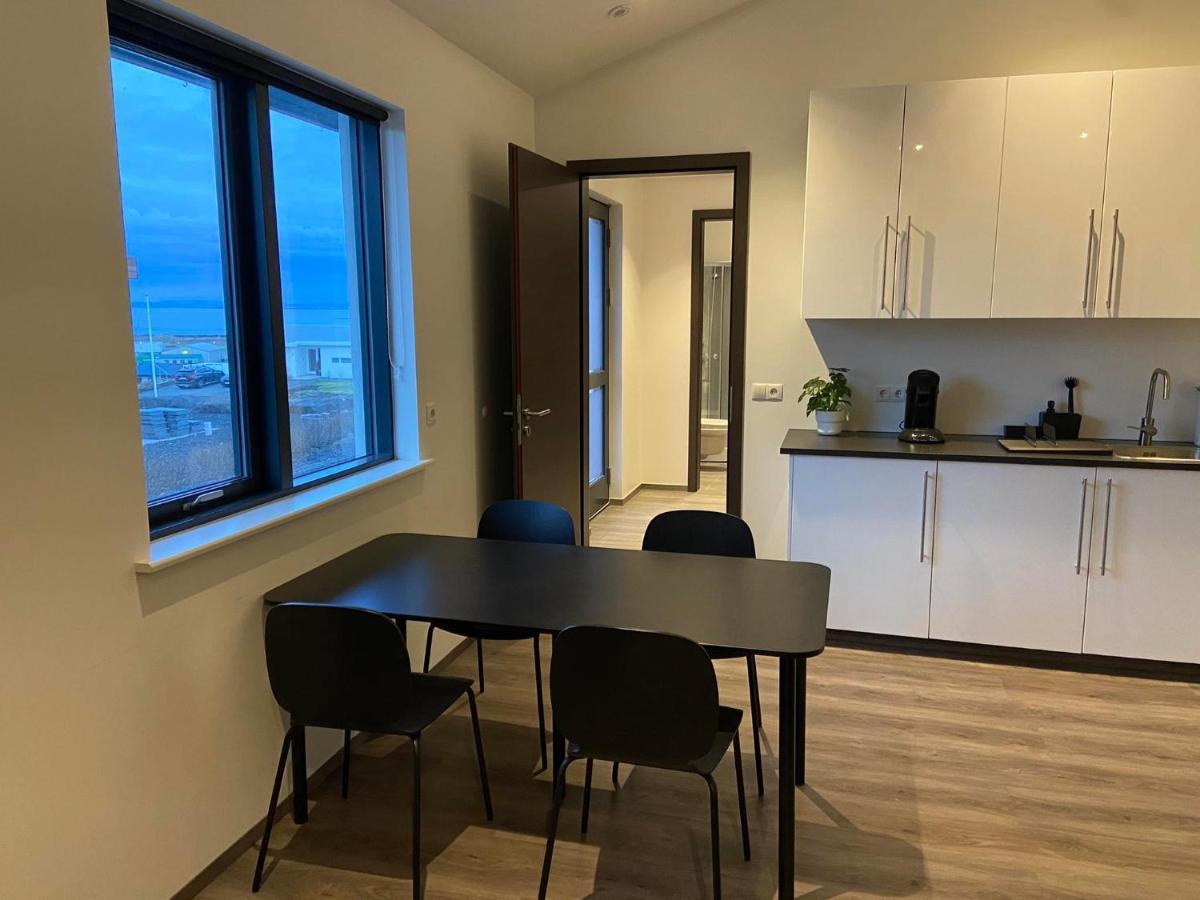 4 Person Room With Private Entrance And Bathroom 케플라비크 외부 사진